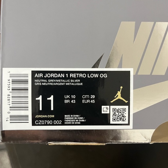 Air Jordan 1 Retro Low OG  Grey Metallic Silver - Picture 8 of 8